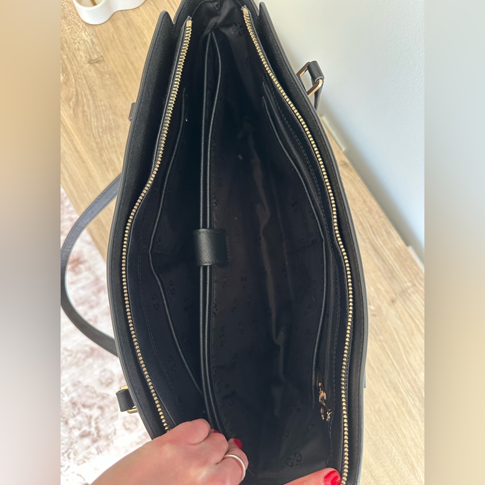 Tory Burch Black Tote / Shoulder bag / laptop holder inside! - Picture 6 of 7